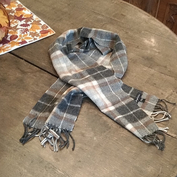 Joseph & Feiss Other - Joseph and Feiss wool scarf